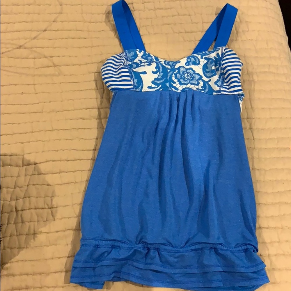 Lululemon blue & white workout top